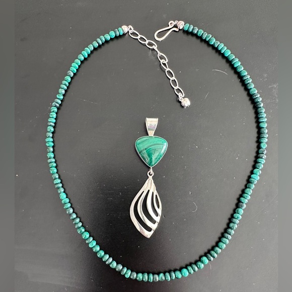 Malachite bead necklace with sterling silver pendant by Jay King - Picture 2 of 8